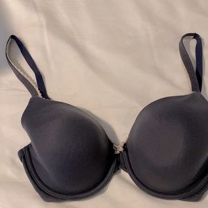 Victorias secret body by Victoria bra in hard to find size 32DDD